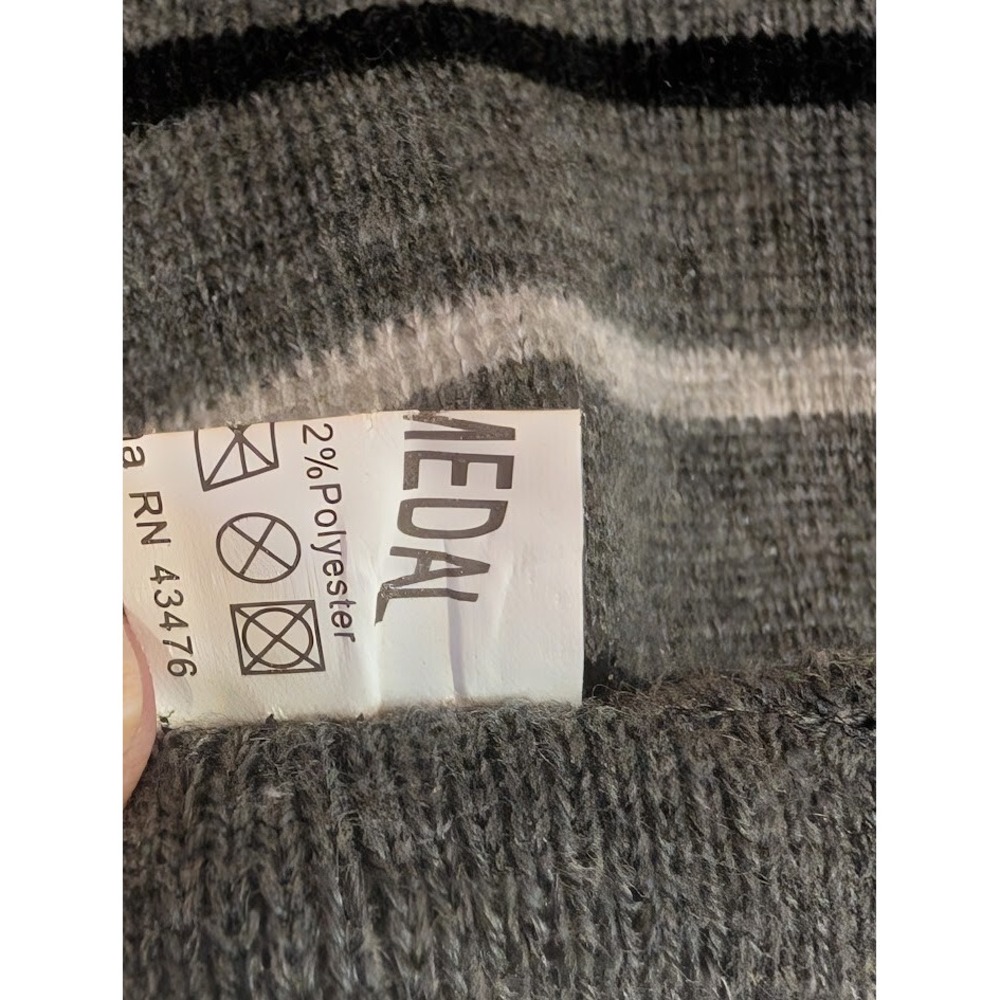 Golden Medal Striped Knit Scarf Gray Black White Soft Acrylic Blend 58x8 - Picture 2 of 3